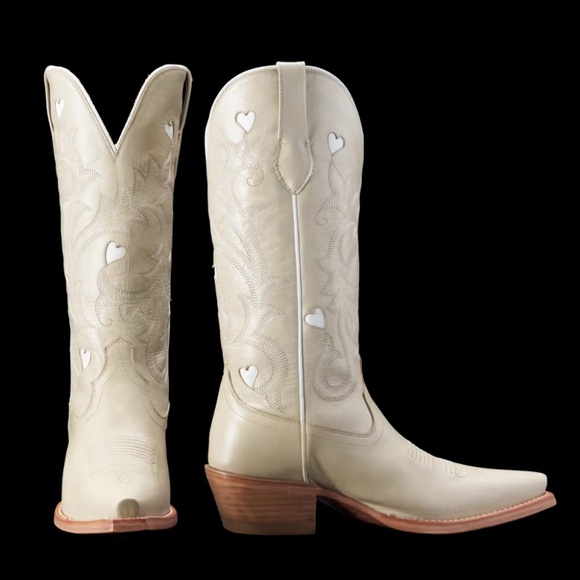 ISO Tecovas The Annie Hearts in Size 8